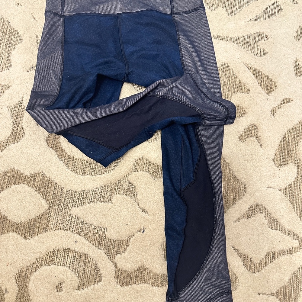 Lululemon Size 4 Navy and Black Leggings